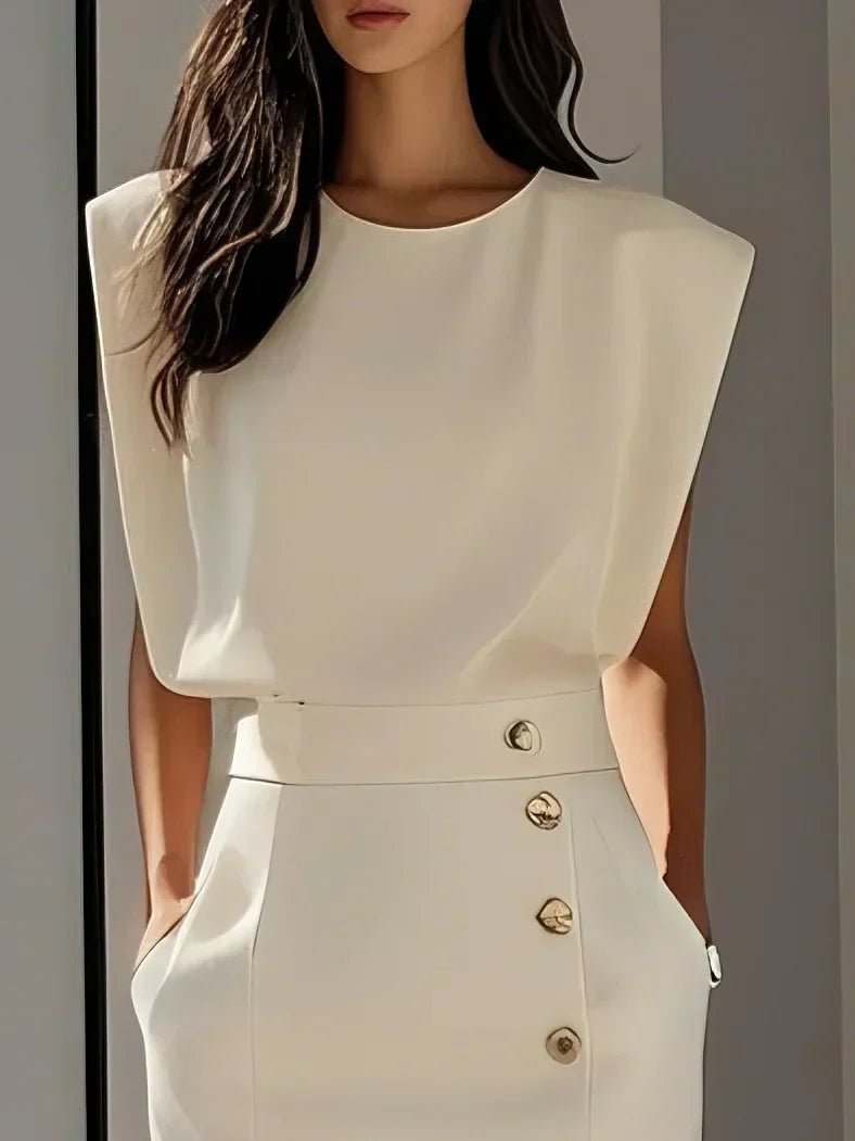 Comfortable & stylish women's sleeveless button-front midi dress. Round neck, suitable for elegant occasions.