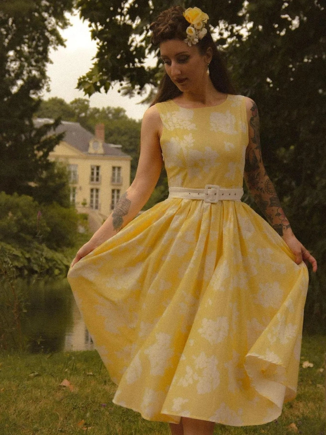 Stylish women's sleeveless floral A-line midi dress, perfect for elegant party looks.