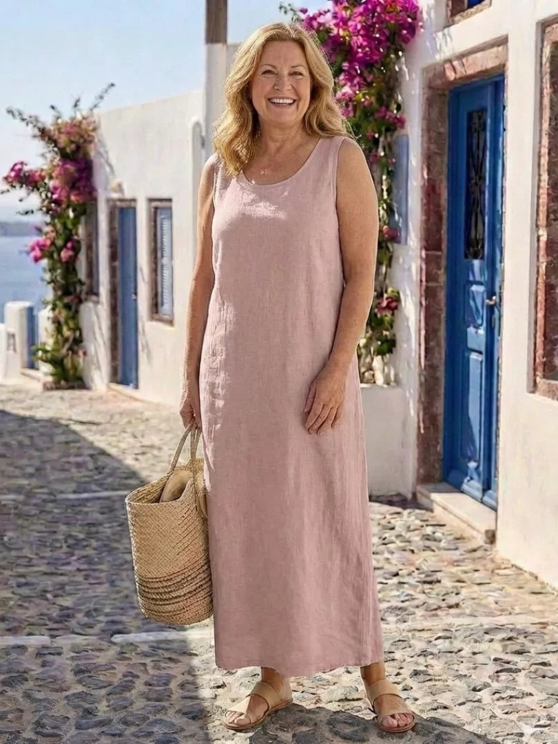 Stylish plus size women's sleeveless round neck relaxed maxi dress, offering comfort and a flattering fit.