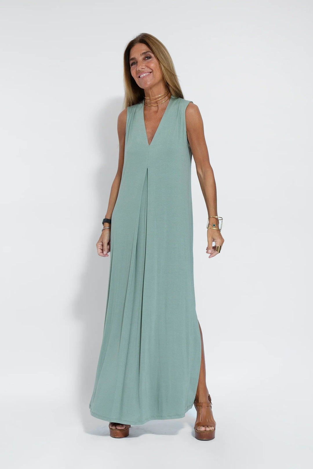 Stunning women's sleeveless V-neck maxi dress, ideal for evening parties & galas.