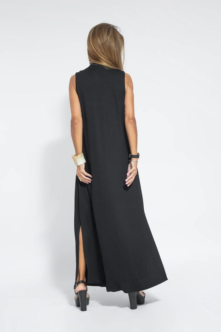 Elegant women's flowing maxi evening dress with a chic V-neck & sleeveless design.