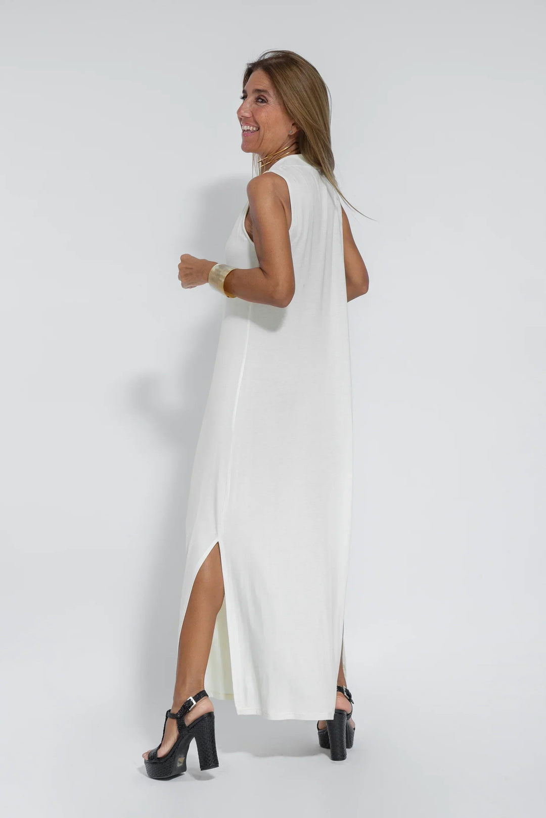 Soft, flowing women's maxi dress, sleeveless V-neck, perfect for evening wear.