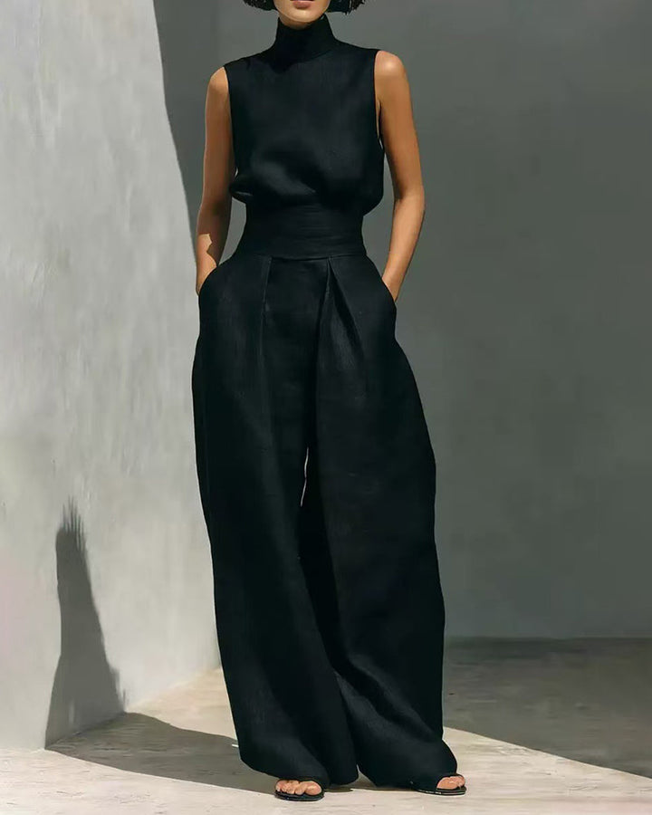 Elegant women's sleeveless wide-leg jumpsuit, perfect for a versatile casual chic look. Comfortable modern style.