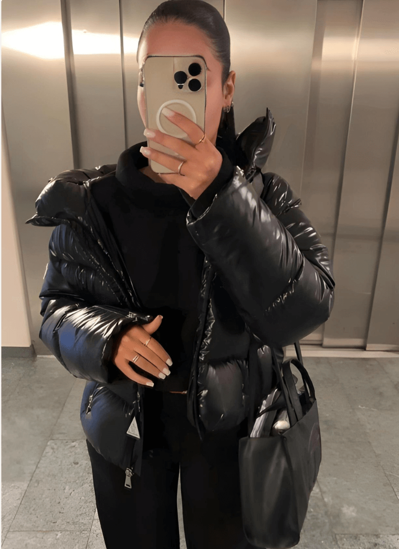 Slim-fit women's puffer jacket, very warm and stylish. A must-have ladies' winter coat.
