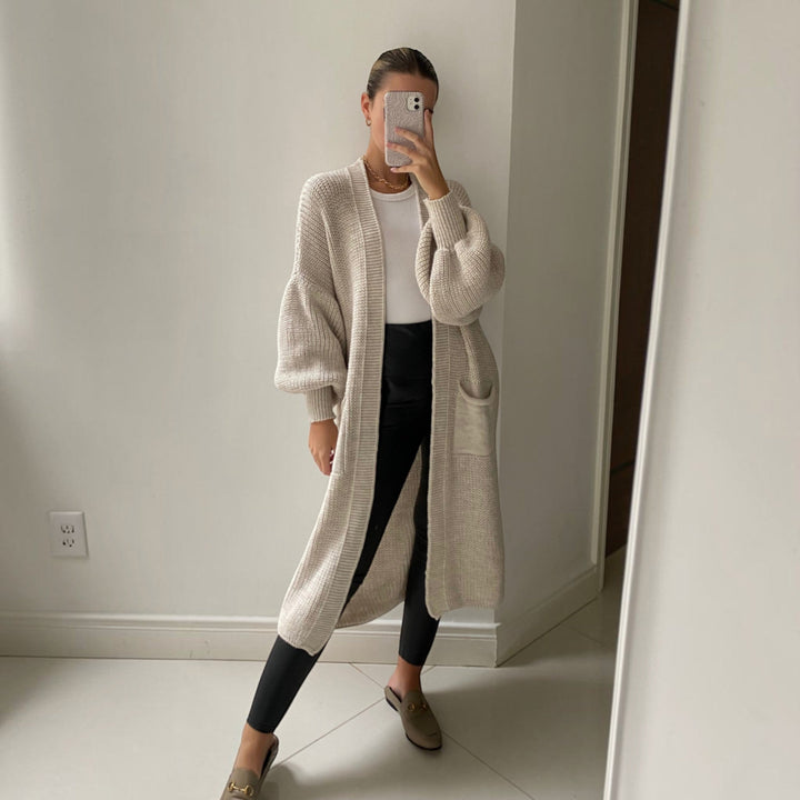 Chic women's longline cardigan in soft knit for comfortable everyday wear and elegant layering. Versatile fashion.