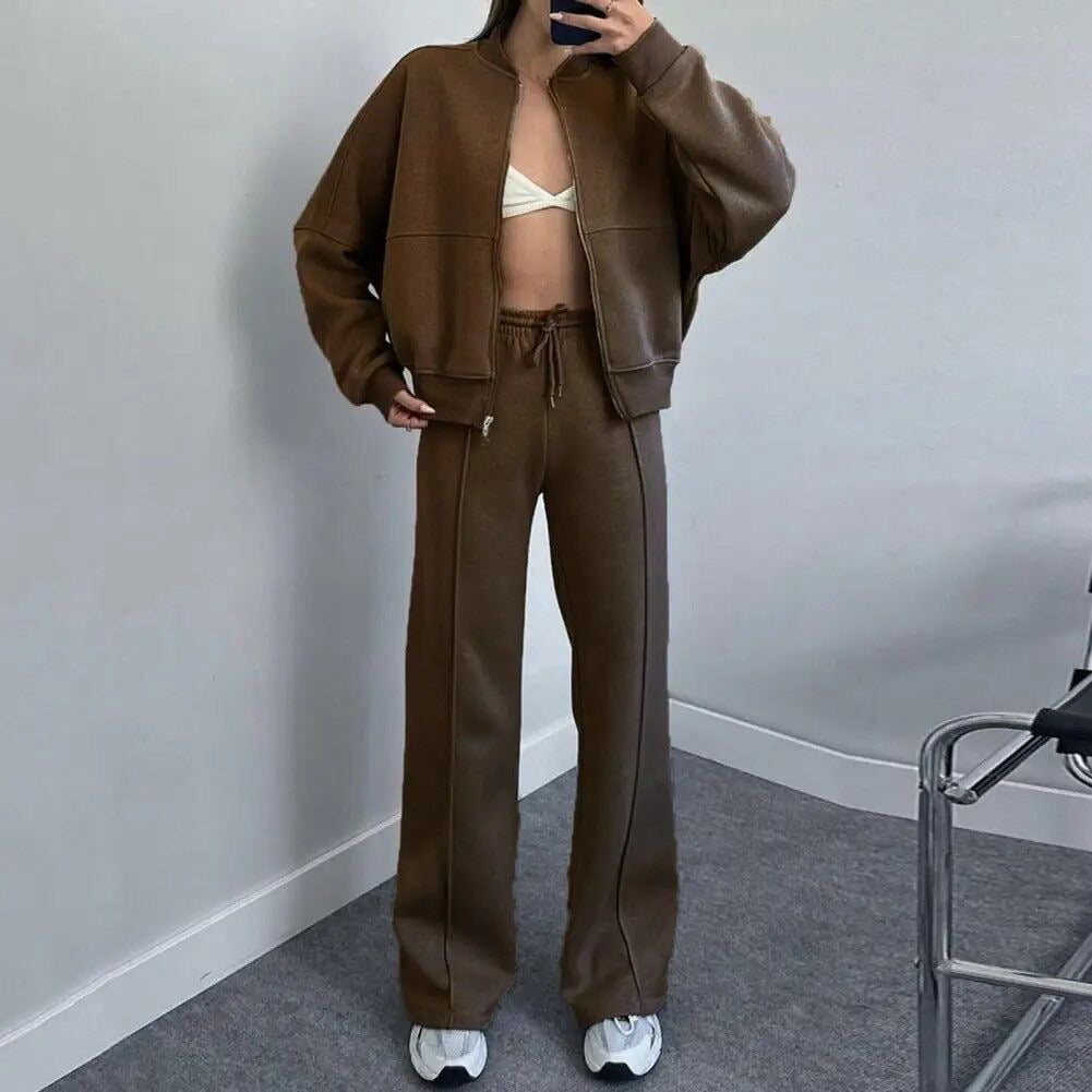 Cozy women's polyester loungewear outfit, a two-piece tracksuit for ultimate comfort.