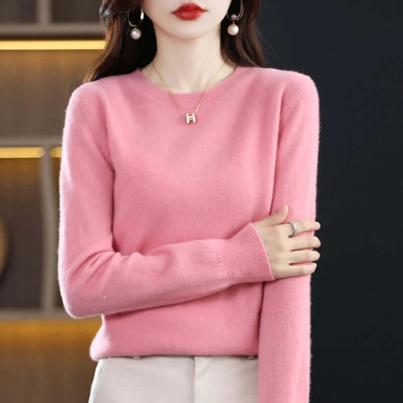 Elegant women's pullover sweater, stylish and cozy for winter and autumn comfort.