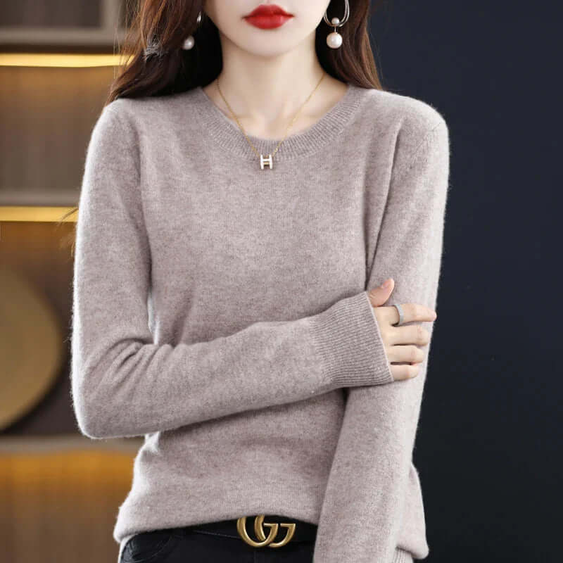 Soft women's long sleeve pullover sweater, chic for everyday autumn/winter style.