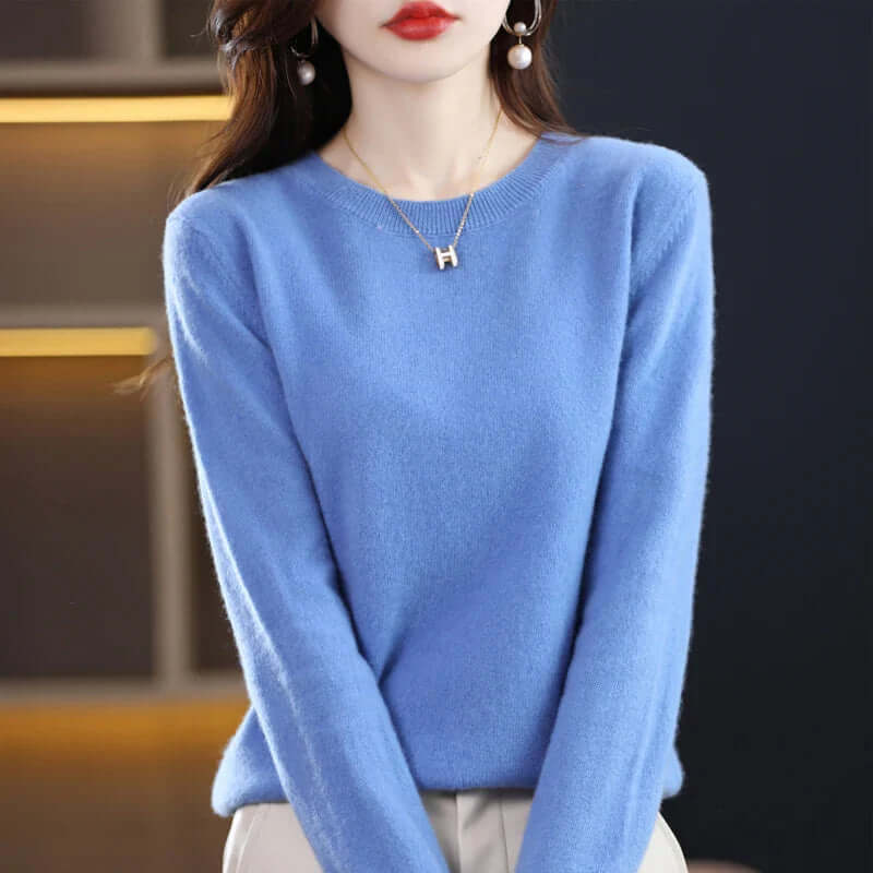 Stylish women's long sleeve sweater, perfect for warm and casual everyday comfort.