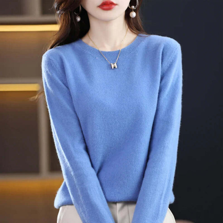 Stylish women's long sleeve sweater, perfect for warm and casual everyday comfort.
