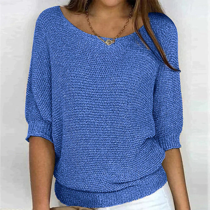 Comfortable women's loose fit oversize sweater, perfect for fall & winter fashion.