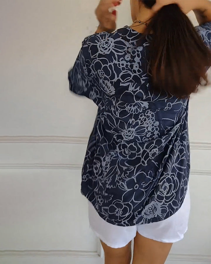 Comfortable women's floral top, long sleeve, blending casual chic with sophisticated design.