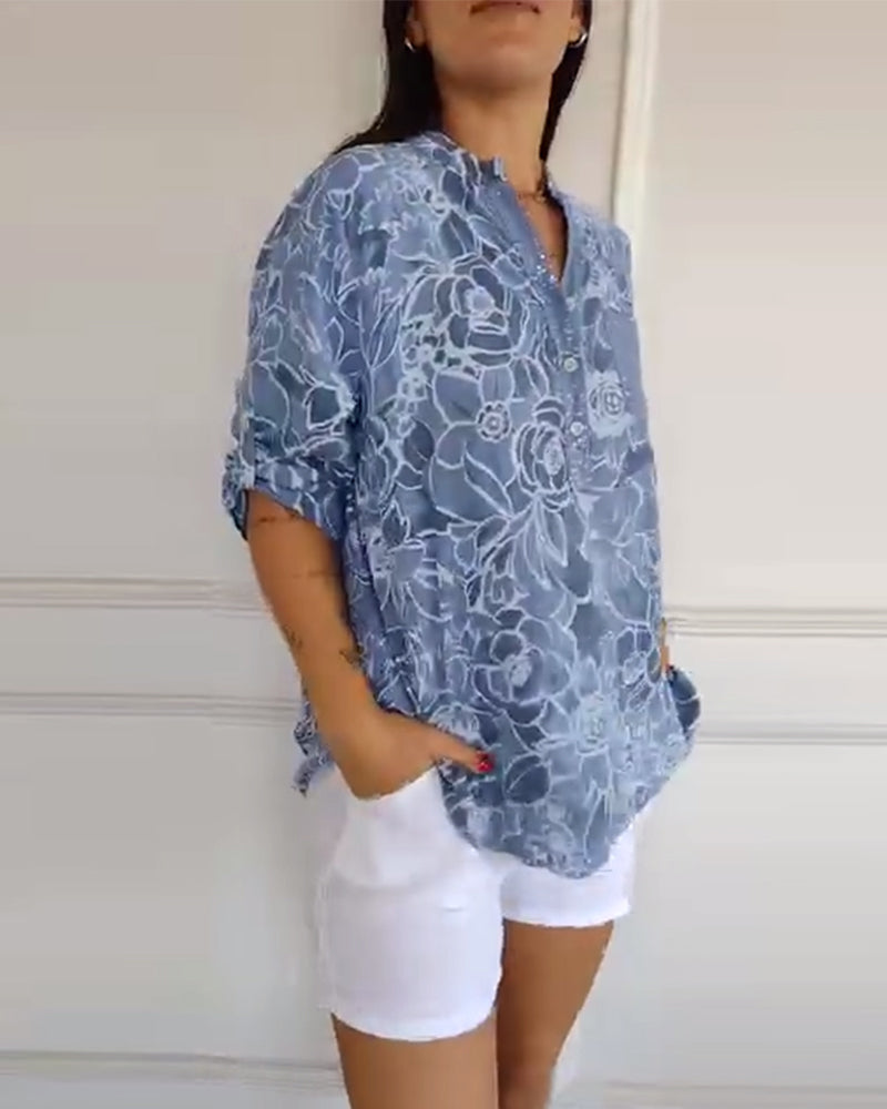 Chic women's floral print blouse, long sleeve, designed for sophisticated and comfortable wear.