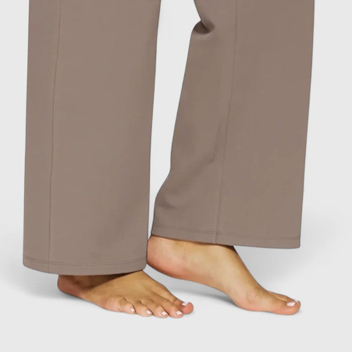 Modern women's pull-on trousers with pockets, perfect for versatile styling from casual to professional.