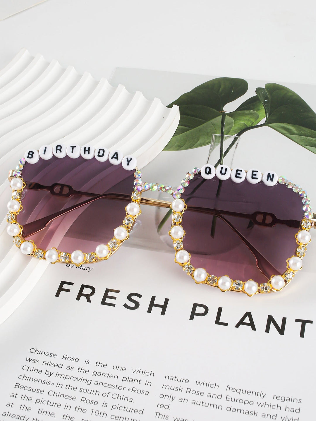 Dazzling women's heart sunglasses, "Birthday Queen" text, with rhinestones; ultimate party fashion accessory.