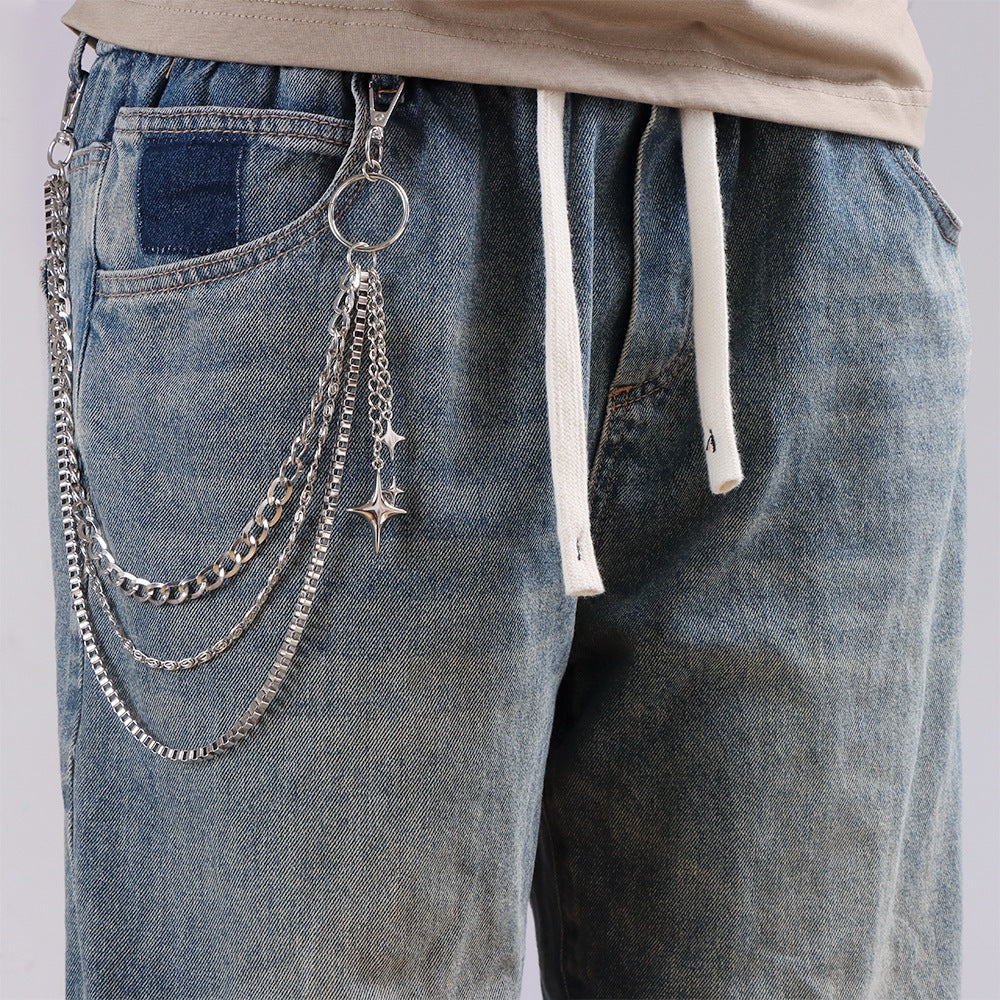 Women's sparkling star keychain with a glamorous silver chain, perfect as a stylish bag charm or key holder.