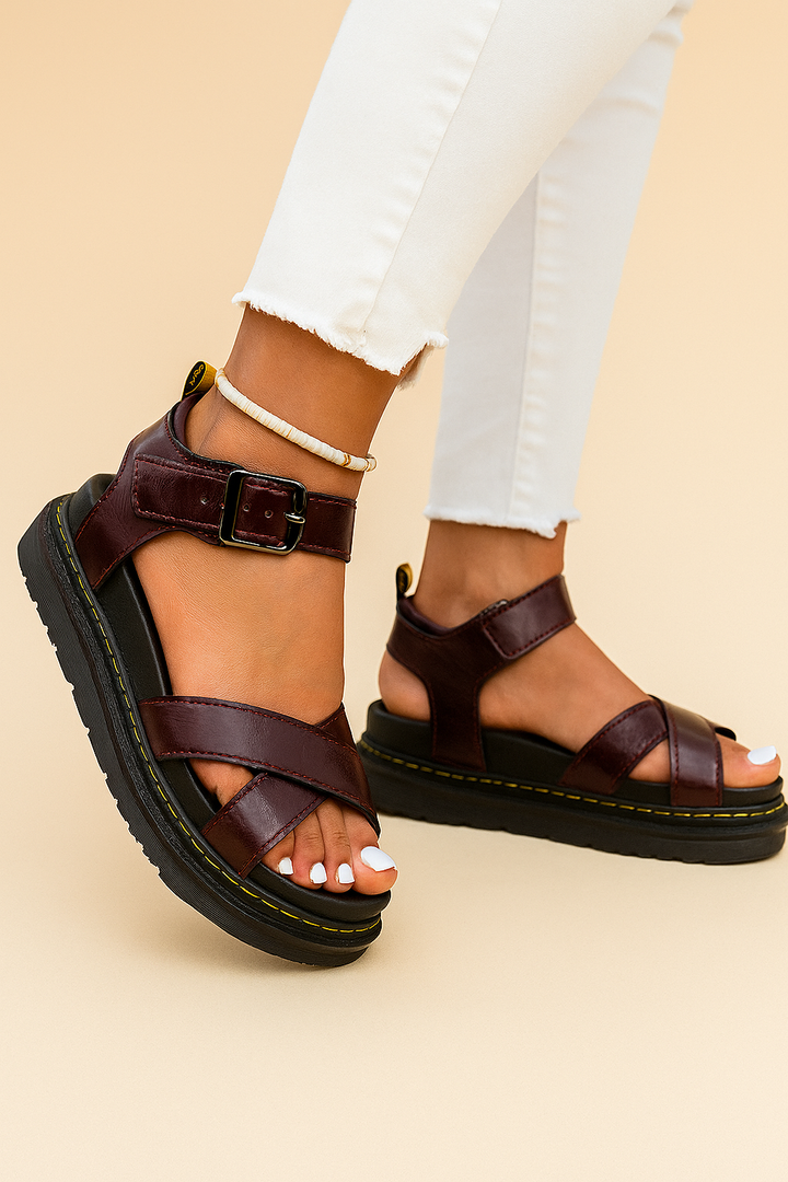 Stylish women's strappy platform sandals with adjustable buckle closure, offering a sporty and casual look.