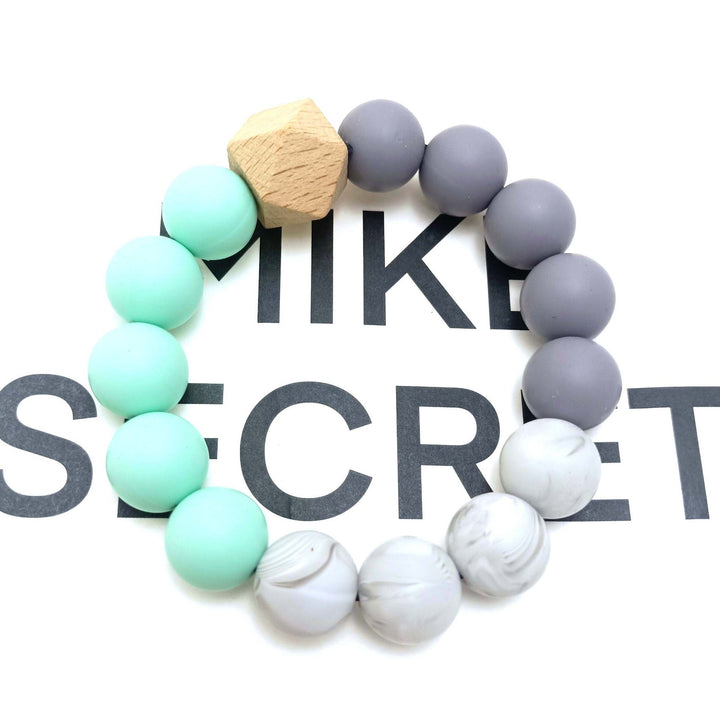 Unique women's statement necklace, colorful beaded design, versatile fashion jewelry.