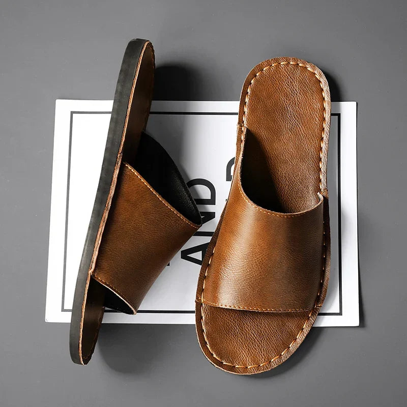 Comfortable women's slip-on flat sandals, perfect for casual everyday wear in summer. Open-toe design.