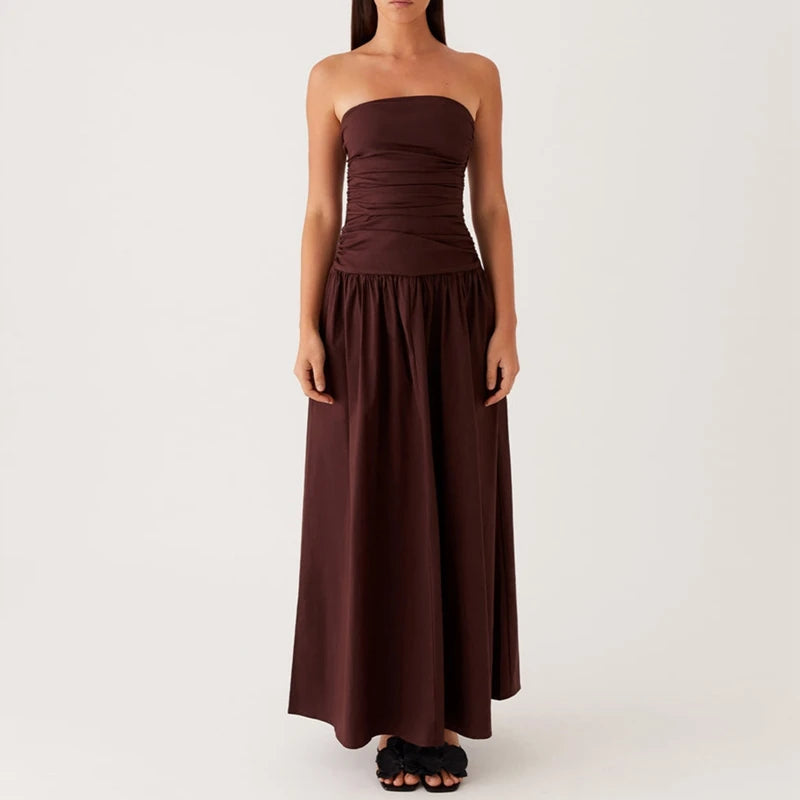Classic women's strapless summer maxi dress, comfortable and chic, ideal for elegant occasions.