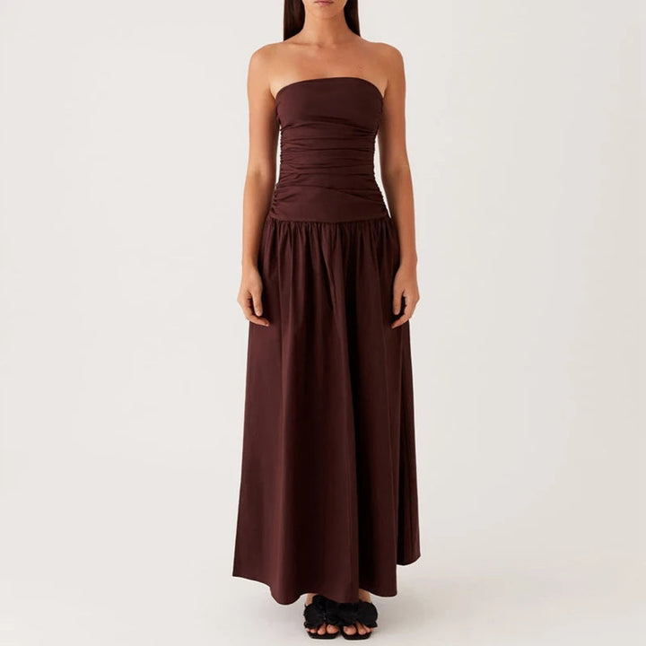 Classic women's strapless summer maxi dress, comfortable and chic, ideal for elegant occasions.