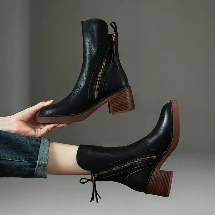 Women's streamlined ankle boots for effortless comfort. Versatile black fashion boots, perfect for everyday wear.