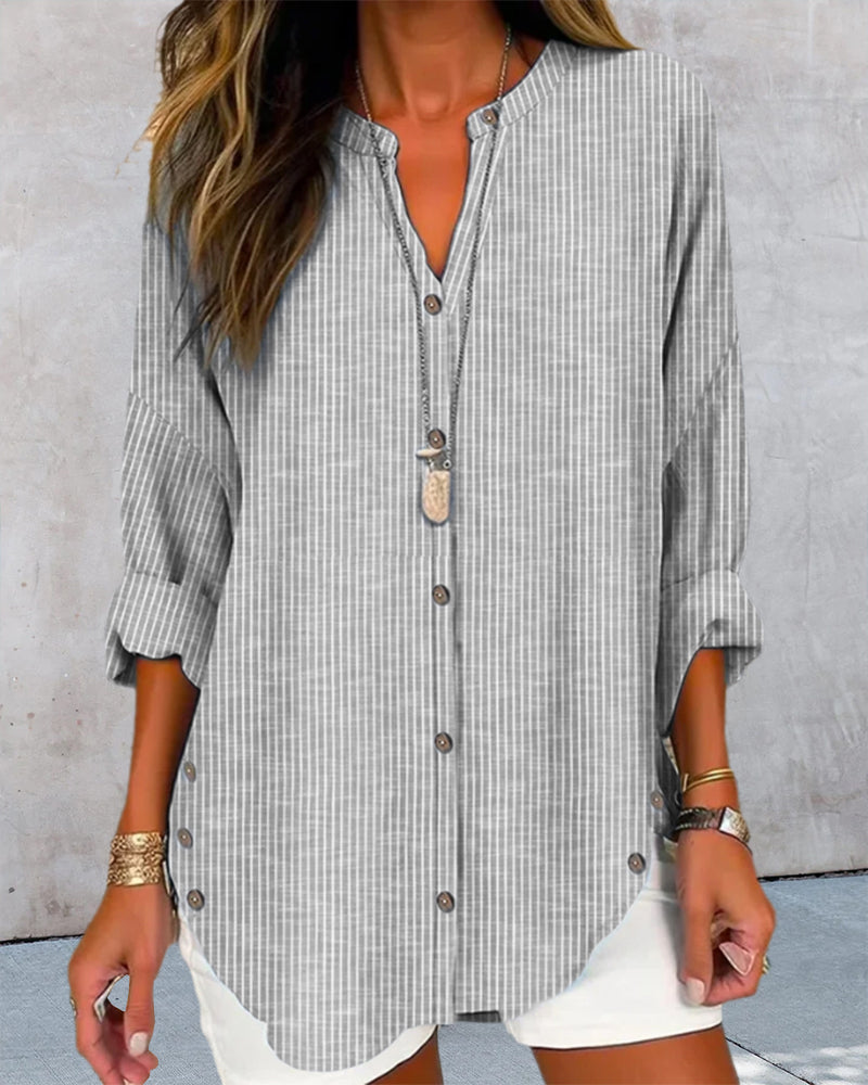 Comfortable women's striped top, ideal for chic everyday wear. Versatile spring & summer casual fashion.