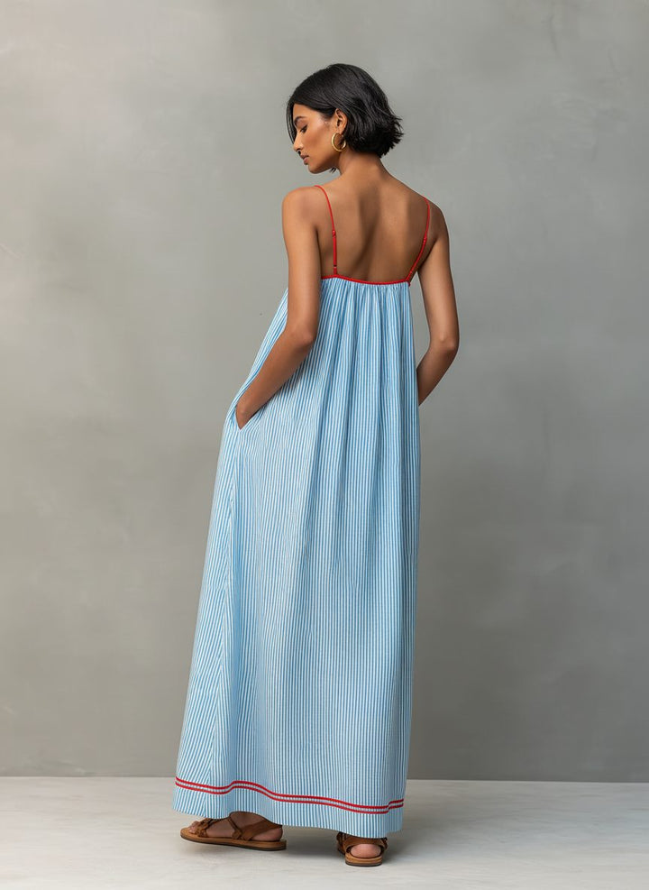 Stylish striped maxi dress with pockets, a comfortable sleeveless design for summer.