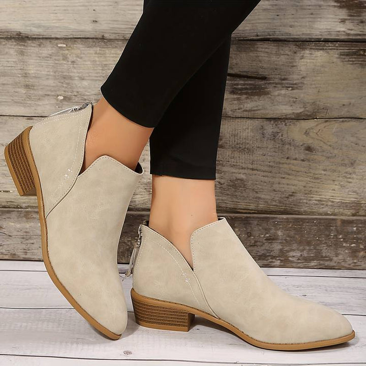 Comfortable women's ankle boots, versatile for everyday wear, with a low heel & pointed toe for a chic autumn style.