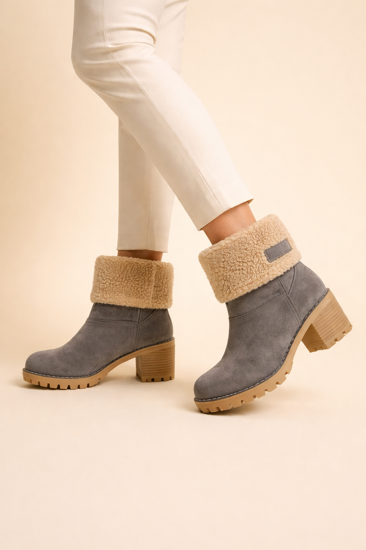 Fashionable women's outdoor winter boots, designed for comfort and grip in snow and icy conditions.