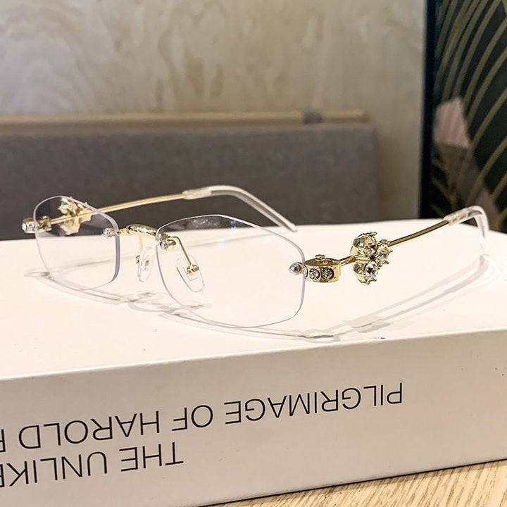 Elegant women's sunglasses with luxurious golden accents; perfect for fashion & UV protection.
