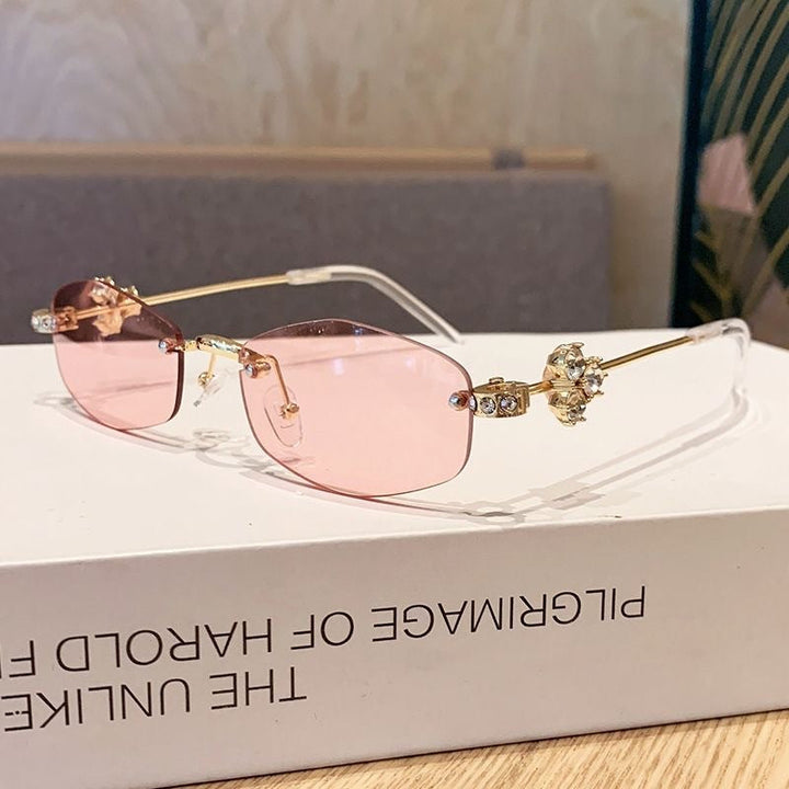 Chic women's geometric sunglasses, golden details, and full UV protection for stylish eyewear.