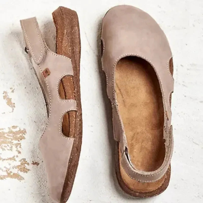 Comfortable women's travel sandals for summer, featuring adjustable straps and a non-slip sole for beach or city walks.