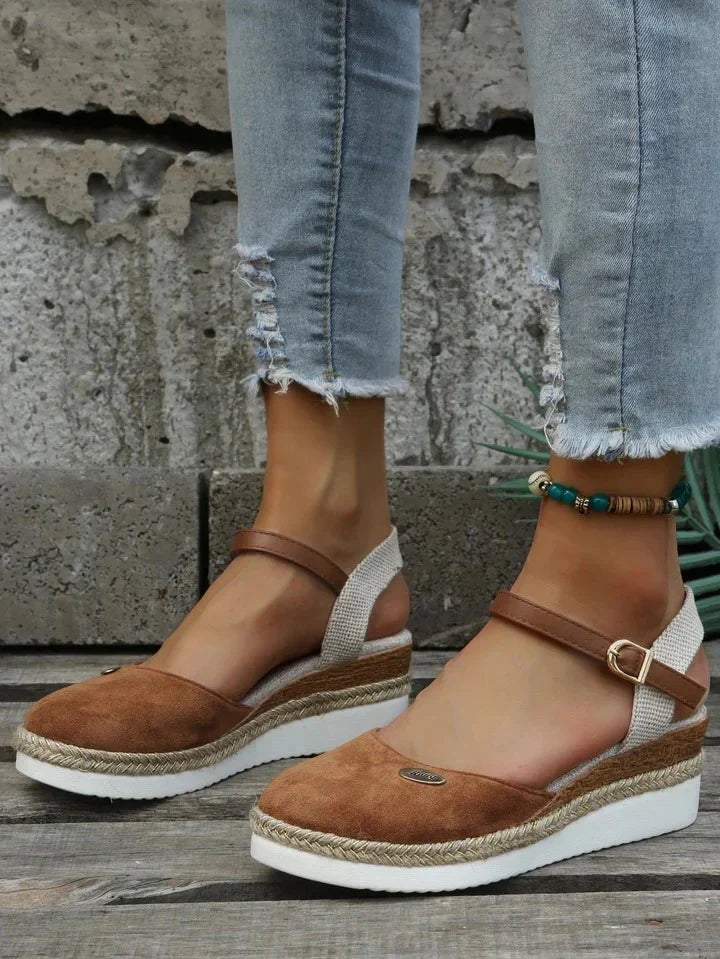 Casual women's summer sandals, designed with orthopedic comfort and arch support for daily wear.
