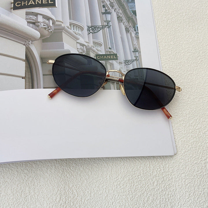 Versatile women's oval glasses. Stylish, lightweight, and UV protected eyewear for everyday elegance.