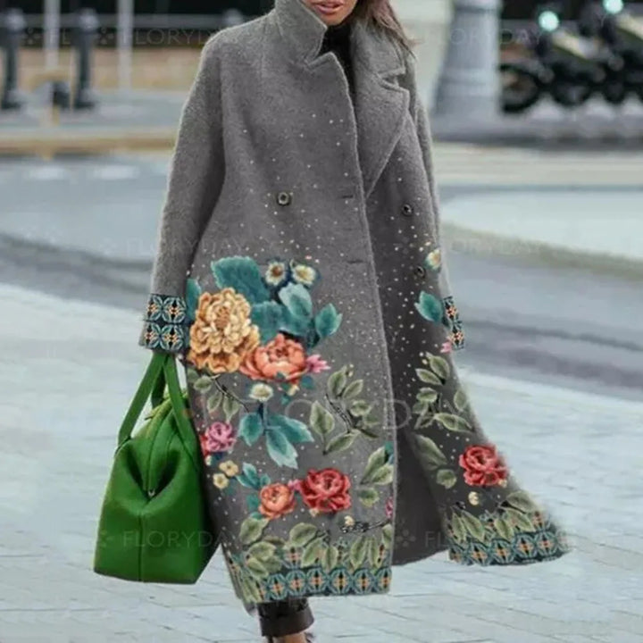 Comfortable women's oversized coat, stylish & adaptable for daily fashion.