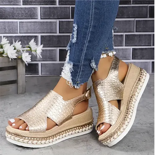 Women's stylish platform sandals with an open toe, perfect for summer comfort, chic vacation looks, and versatile wear.