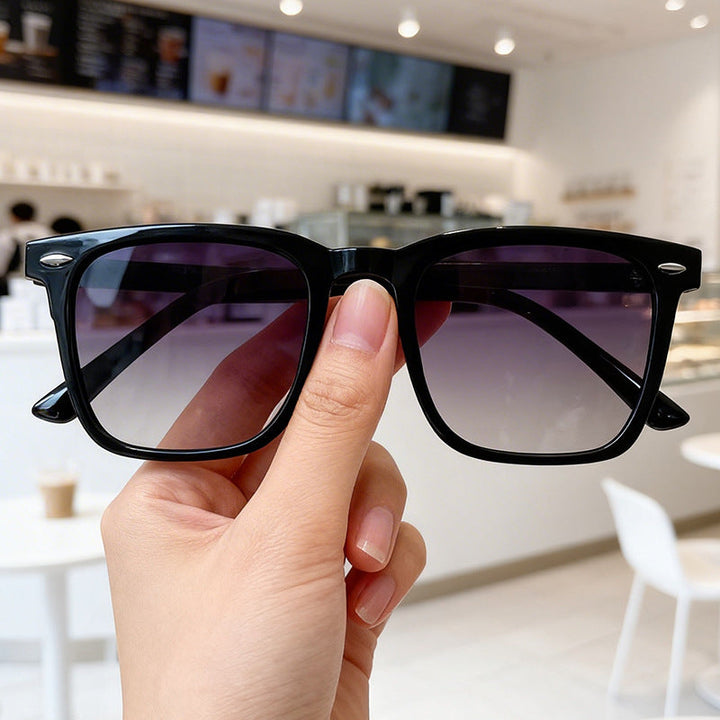 Vintage-inspired women's retro sunglasses. Classic design with UV protection, a timeless fashion accessory.