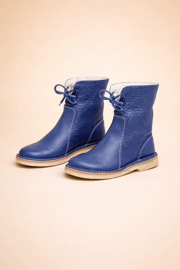 Women's stylish short snow boots for winter, warm & cozy. Perfect casual outdoor footwear with flat heel.