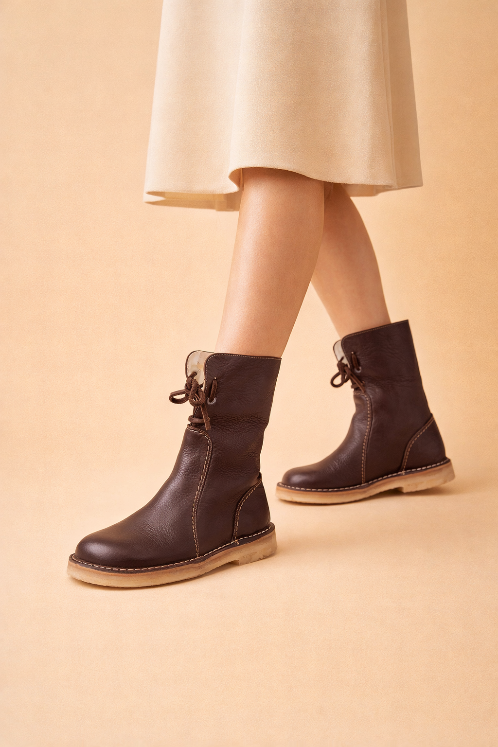 Everyday warm short snow boots for women, perfect for casual winter outings. Stylish, comfortable flat heel footwear.