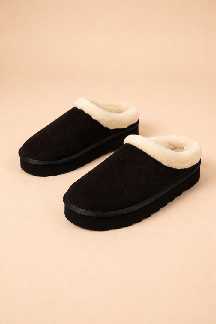 Women's stylish slip-on snow boots, warm & cozy for winter, perfect for cold weather comfort.