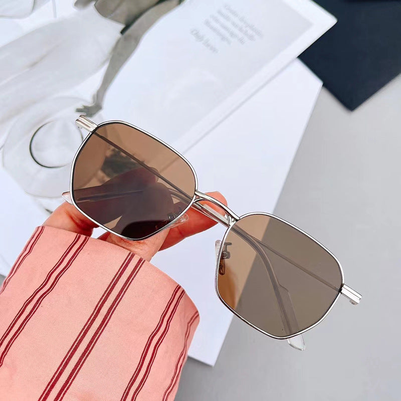 Elegant women's square frame sunglasses. High-quality accessory with UV protection, ideal for stylish shades.