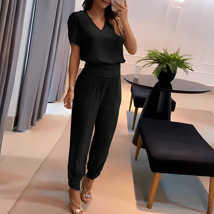 Women's versatile V-neck printed two-piece set. A stylish and comfortable casual outfit for any occasion.