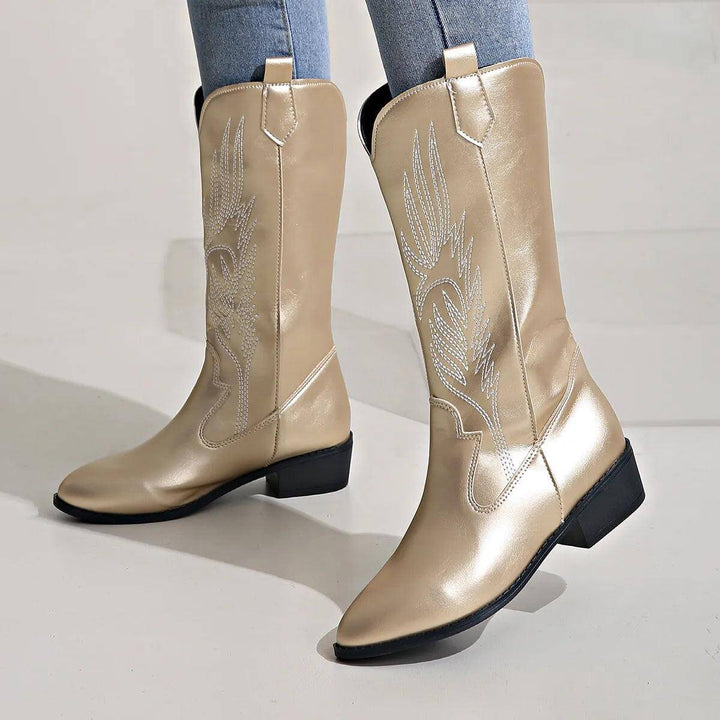 Elegant women's pull-on boots, Western cowboy style, a trendy fashion statement.