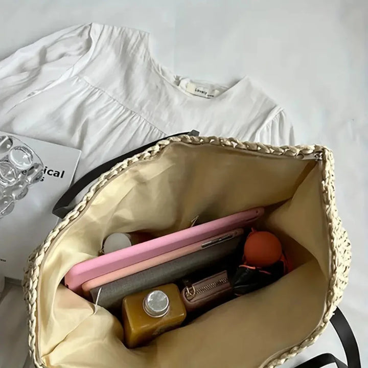 Woven women's shoulder bag, a stylish and versatile tote perfect for daily fashion.