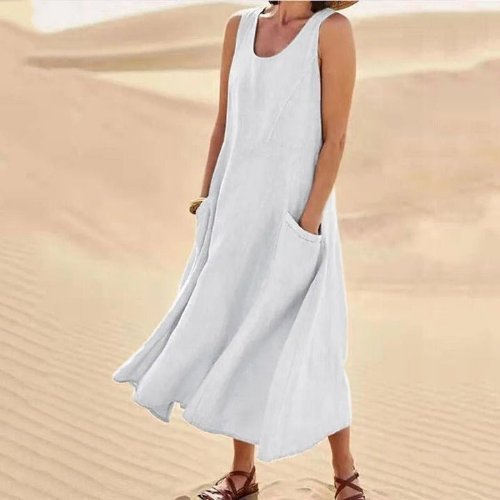 Sleeveless U-neck maxi dress for women, featuring convenient pockets & a loose fit for summer boho comfort.