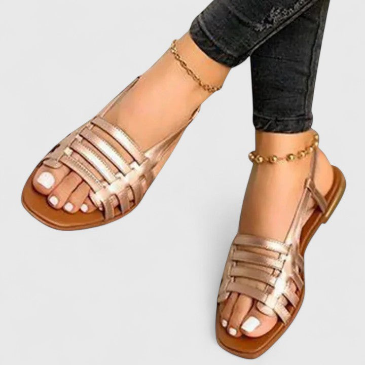 Comfortable women's orthopaedic walking sandals with foot support. Casual open-toe slingback design for everyday summer wear.