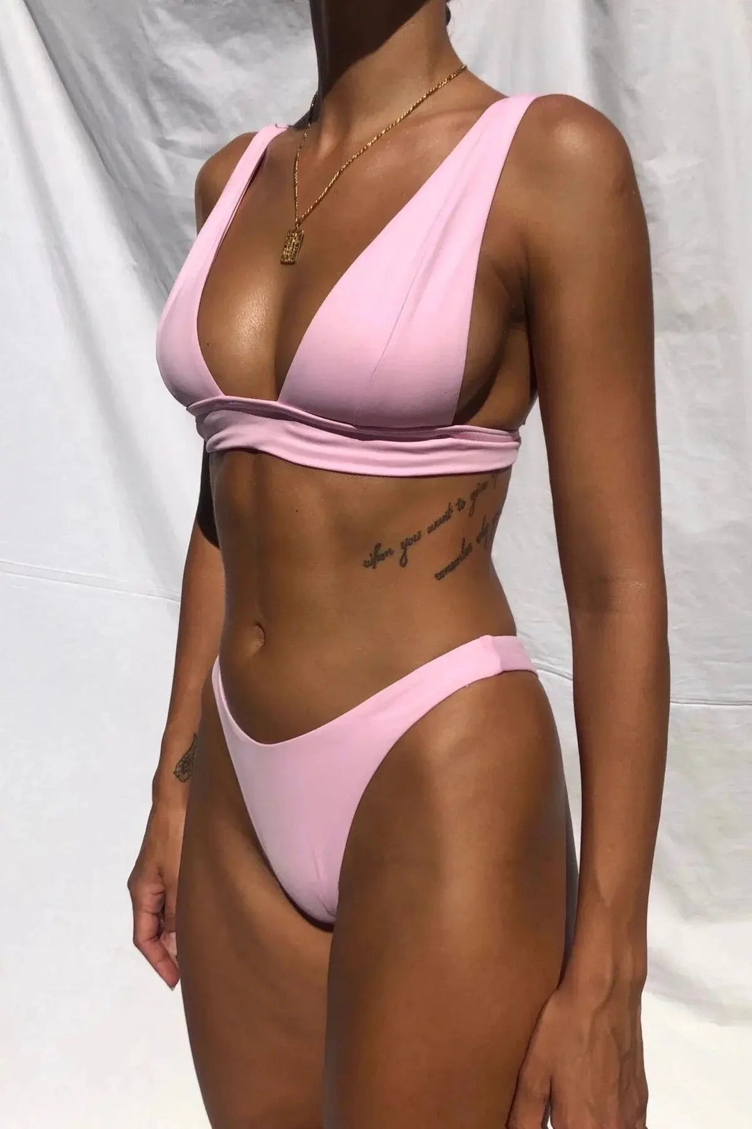 Elegant women's push-up bikini set, perfect two-piece swimwear for summer vacation, beachwear & resort.
