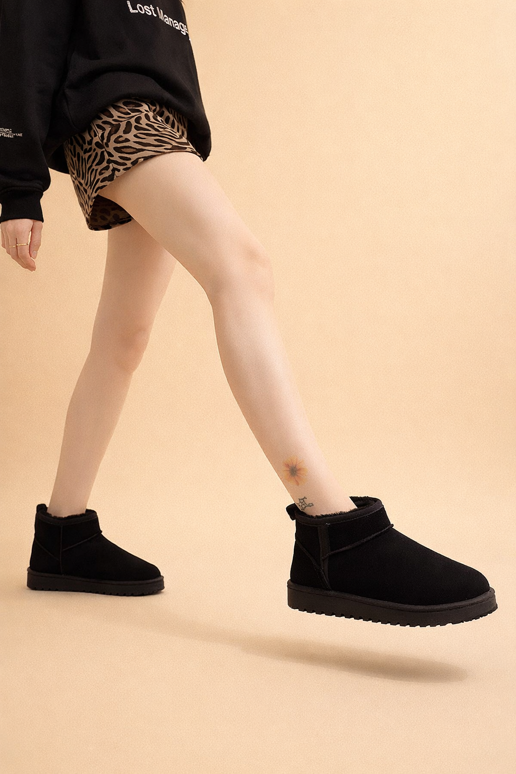 Women's supportive winter snow boots with a textured design, perfect for cozy comfort in cold weather.