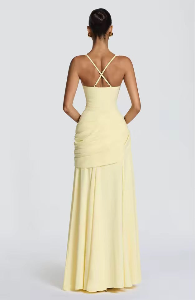 Comfortable women's sleeveless maxi dress, featuring a chic sweetheart neck for effortless summer elegance.